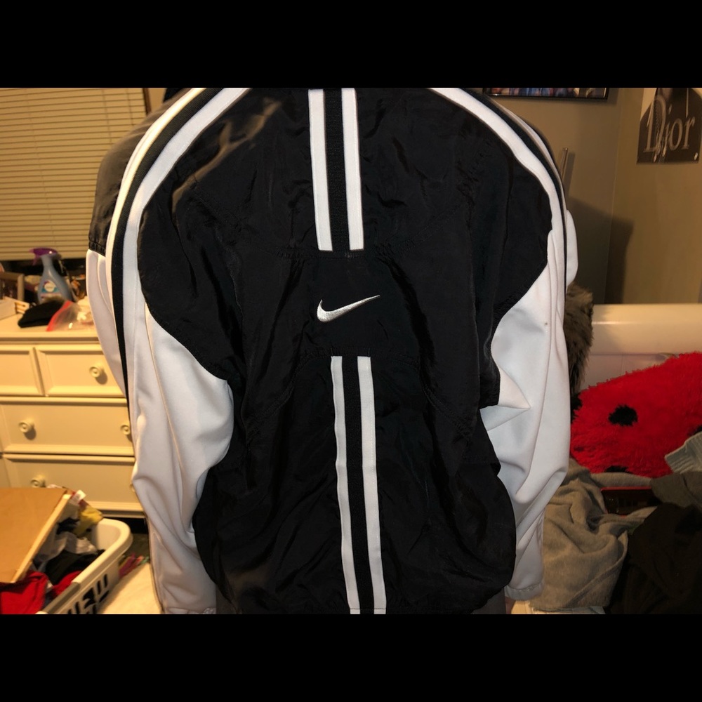 nike windbreaker